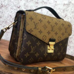 Louis Vuitton Pochette Metis M41465 Coffee